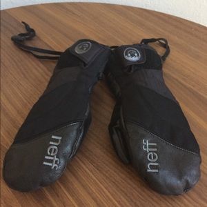 Neff ski/snowboarding mittens!